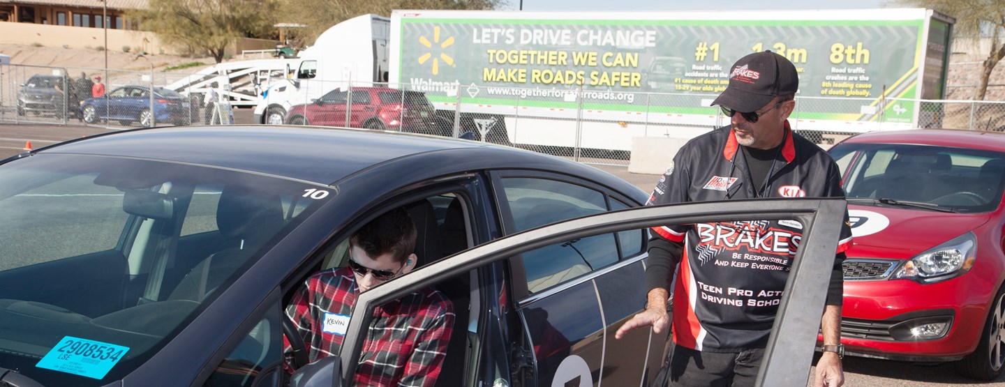Kia y B.R.A.K.E.S. anuncian la renovación de su asociación y un compromiso continuo para reducir las lesiones y salvar vidas