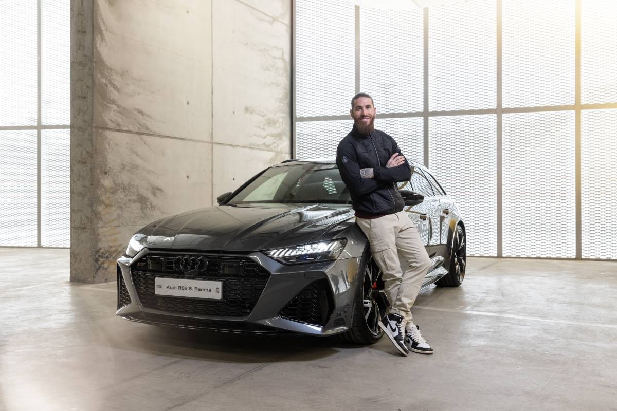 Los nuevos Audis fueron recibidos por los jugadores del Real Madrid