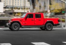 Los autos nuevos que los concesionarios los mantienen con sobreprecios