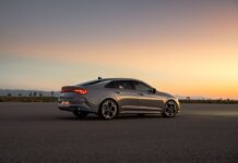 Kia K5 EX del 2022, desempeño deportivo, tecnología inteligente