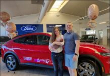 El día que una madre dio a luz a su hijo en un Mustang Mach-E