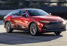 Toyota Crown Platinum del 2026, un sedán que ofrece más espacio y potencia