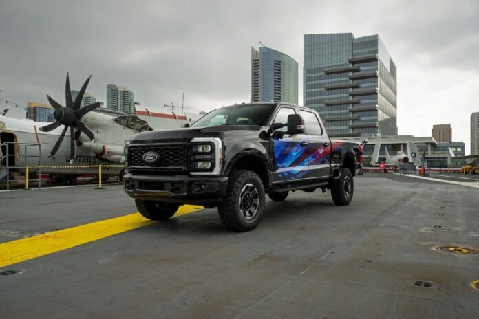 Ford presenta el nuevo Super Duty Proud to Honor y anuncia carrera histórica de NASCAR en homenaje a las Fuerzas Armadas