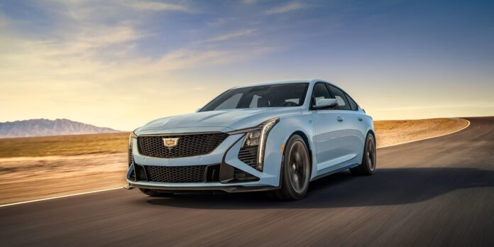 Cadillac CT5 V-Series del 2026, lujo estadounidense con auténtico carácter deportivo
